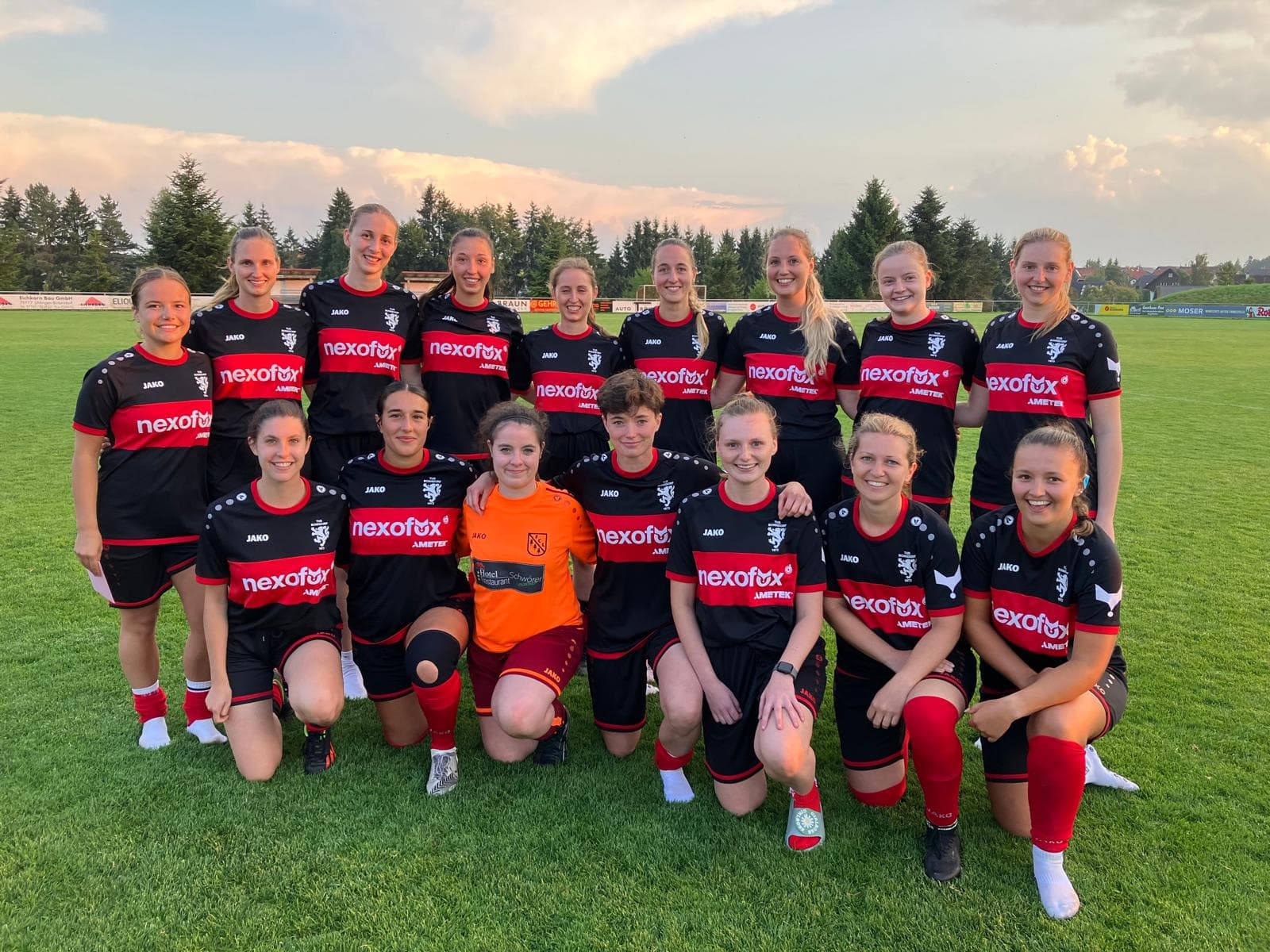Mannschaftsfoto der Damen-Spielgemeinschaft mit FC Lenzkirch, TuS Bonndorf und SV Schluchsee